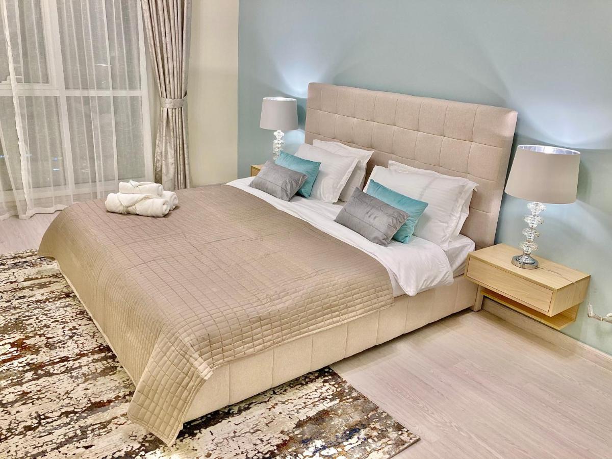 White Sage - Lakefront Amidst Parks With Access