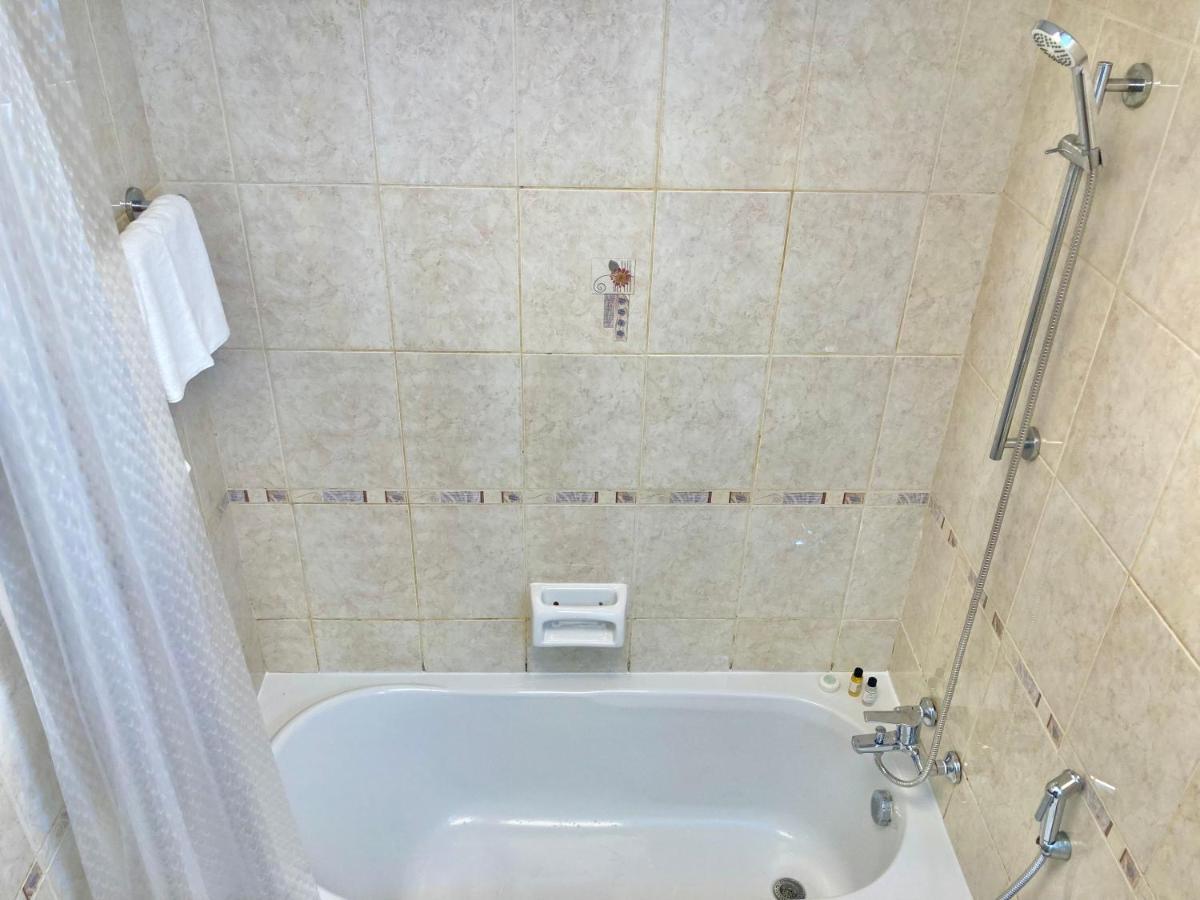 White Sage - Lakefront Amidst Parks With Access *