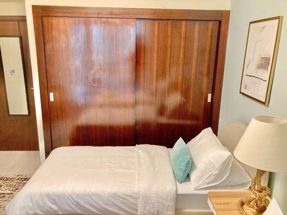 White Sage - Lakefront Amidst Parks With Access *